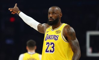 圣诞大战前瞻：詹杜对话再成焦点 库里直面魔鬼定律